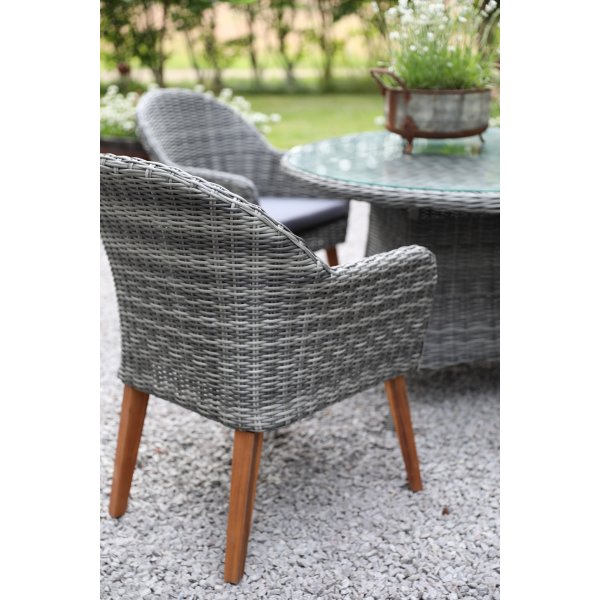 Jacksonvillen ulkoruokailuryhmä; 110 cm pyöreä pöytä sis. 4 kpl Valetta nojatuolit harmaa tekorottinki Jacksonvillen ulkoruokailuryhmä; 110 cm pyöreä pöytä sis. 4 kpl Valetta nojatuolit harmaa tekorottinki