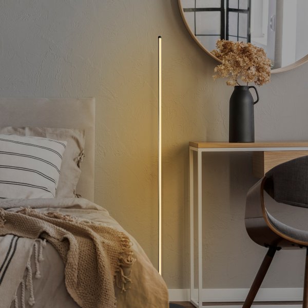 Vain lattiavalaisin - musta Vain lattiavalaisin - musta