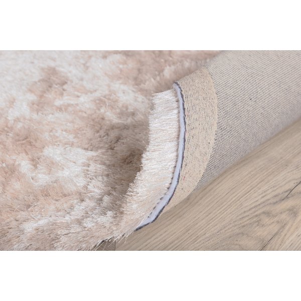 Elena-plyysimatto - Samppanjanvärinen polyesteri Elena-plyysimatto - Samppanjanvärinen polyesteri