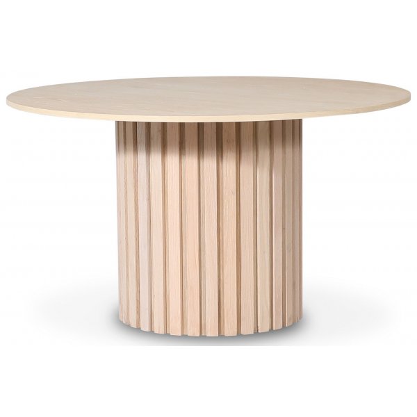 Ruokailuryhmä PiPi pyöreä ruokapöytä Ø150 cm sis. 4 Dalsland-ruokituolia - Whitewash + 3.00 x Huonekalujen jalat Ruokailuryhmä PiPi pyöreä ruokapöytä Ø150 cm sis. 4 Dalsland-ruokituolia - Whitewash + 3.00 x Huonekalujen jalat