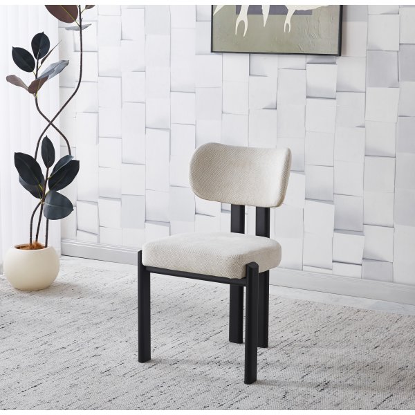 Ruokailuryhm� Crossby, jatkettava p�yt� �120-200cm, mustaksi petsattu tammi, ja 8 Callum-ruokailutuolia beigenv�risess� kankaass