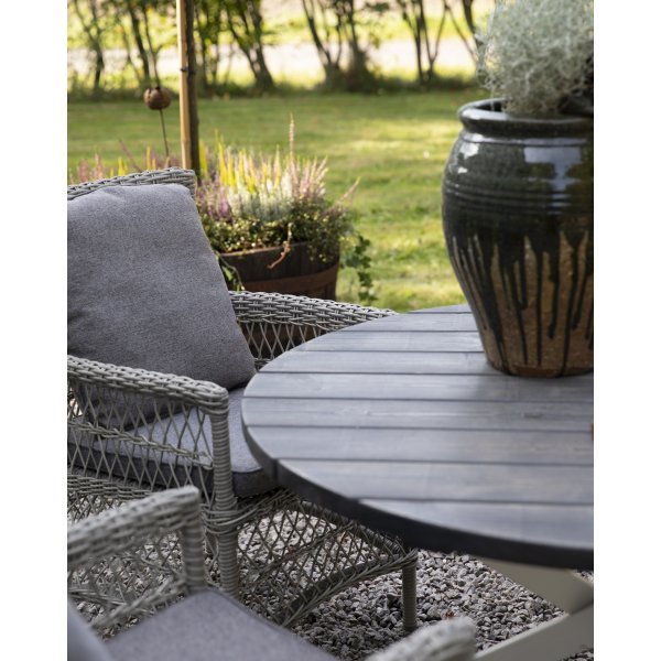 Provence ulkoiluryhm�: Scottsdale py�re� harmaa/valkoinen ruokap�yt� �112 cm sis�lt�en 4 Provence nojatuolia harmaata synteettis