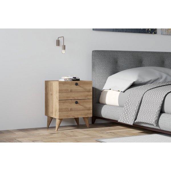 Kanda yöpöytä - pähkinä Kanda yöpöytä - pähkinä