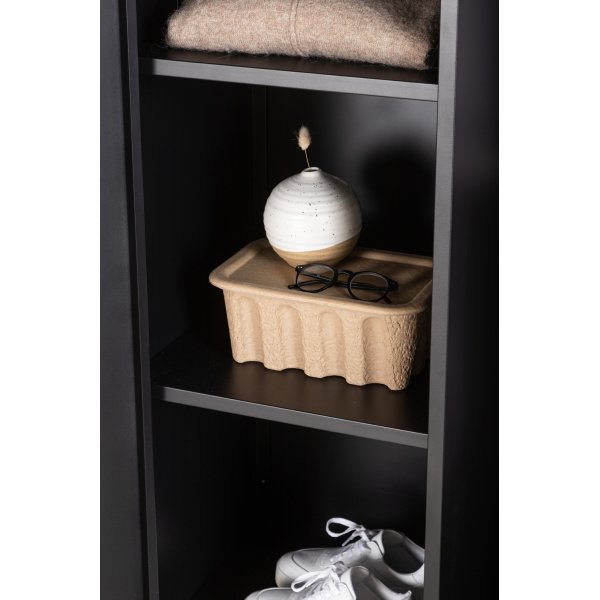 Alexander-vaatekaappi - musta Alexander-vaatekaappi - musta