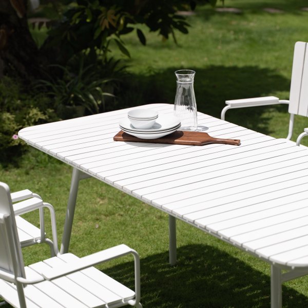 Holmö-ruokailuryhmä; pöytä 180x80 cm ja 6 nojatuolia - valkoinen Holmö-ruokailuryhmä; pöytä 180x80 cm ja 6 nojatuolia - valkoinen