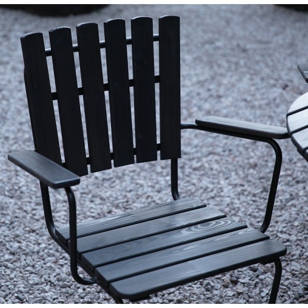 Ruokailuryhmä Vaxholm jousiteräksestä (valmistettu Euroopassa) mustaa puuta, musta runko + Huonekalujen tekstiilien hoito Ruokailuryhmä Vaxholm jousiteräksestä (valmistettu Euroopassa) mustaa puuta, musta runko + Huonekalujen tekstiilien hoito