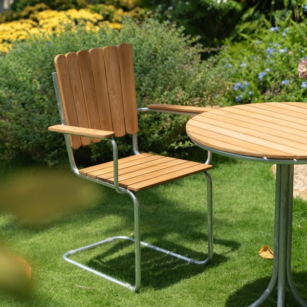 M�llanin pinottava ruokap�yd�n tuoli k�sinojilla tiikki�