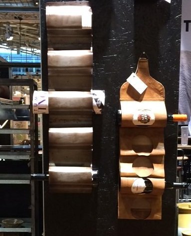 Viiniteline Ulricehamn - Sein��n kiinnitett�v� (nahka)