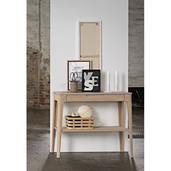 Odessa konsolip�yt� laatikoineen �ljytty� tammea