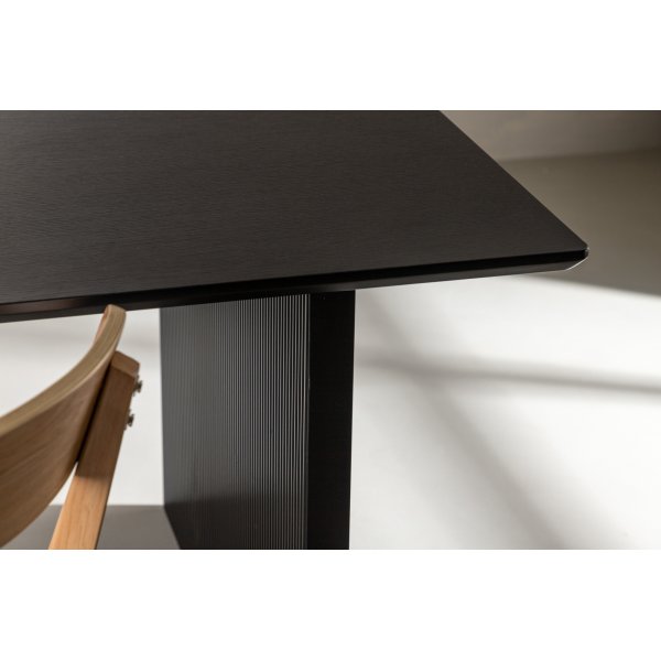 Vail ruokapöytä 200 x 100 cm - Musta Vail ruokapöytä 200 x 100 cm - Musta