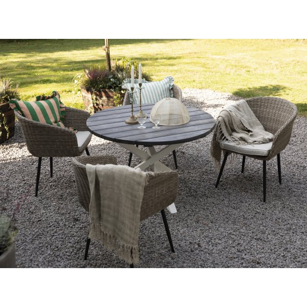 Ruokailuryhm Aster: Pyre pyt 112 cm ja 4 nojatuolia